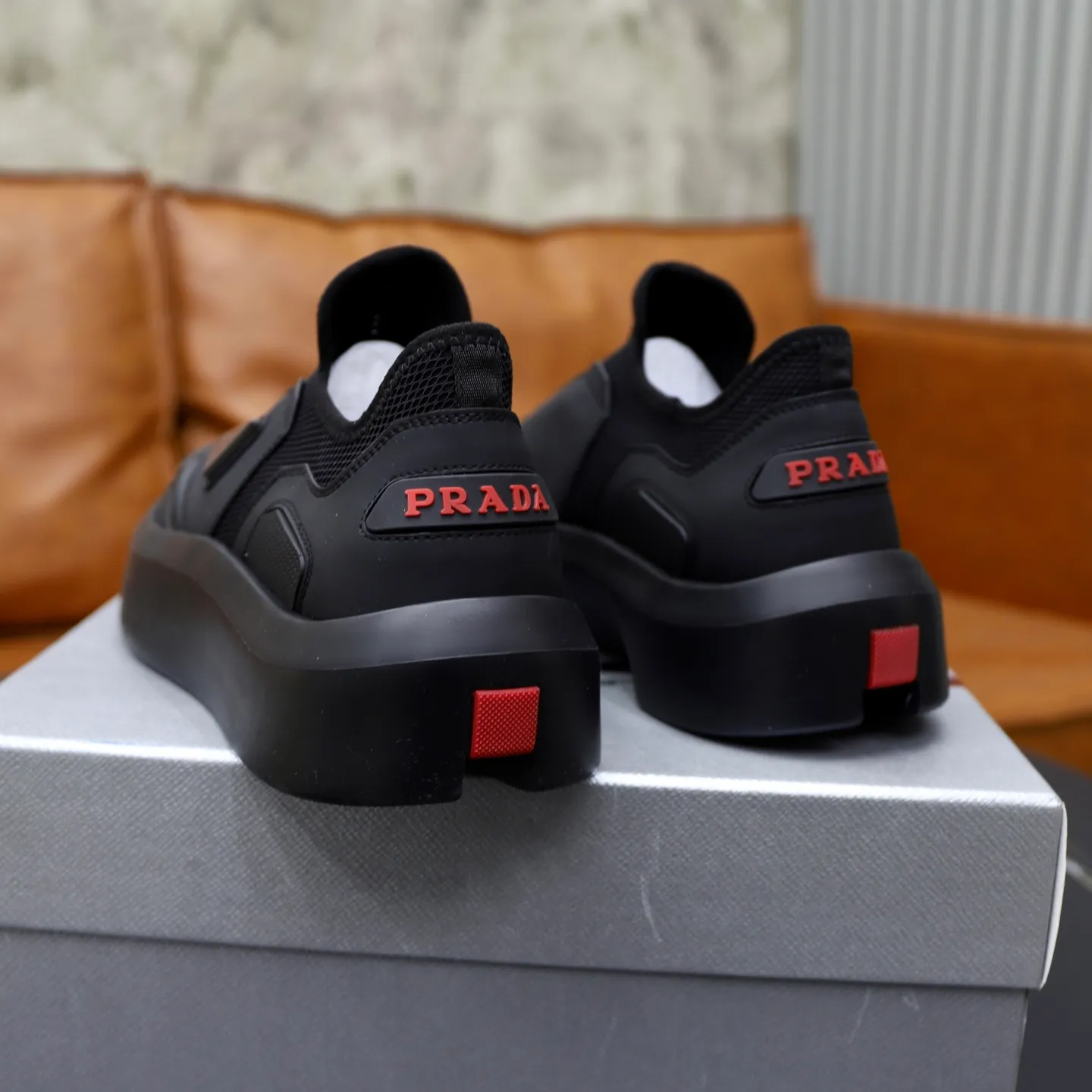 Men's shoes: 620💰🙅‍♂️🙅‍♂️🙅‍♂️ Brand: PRADA Standard code: 38–44 (45 can be customized) Level: Same as the official website Material: Original cowhide fabric Comfortable sheepskin lining Lightweight wear-resistant outsole Style category: Men's fashionable casual shoes and boots Running sneakers Distinguished luxury brand elements Top luxury Color: actual picture color
